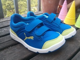 Blaue leichte Jungen-Sneaker von Puma